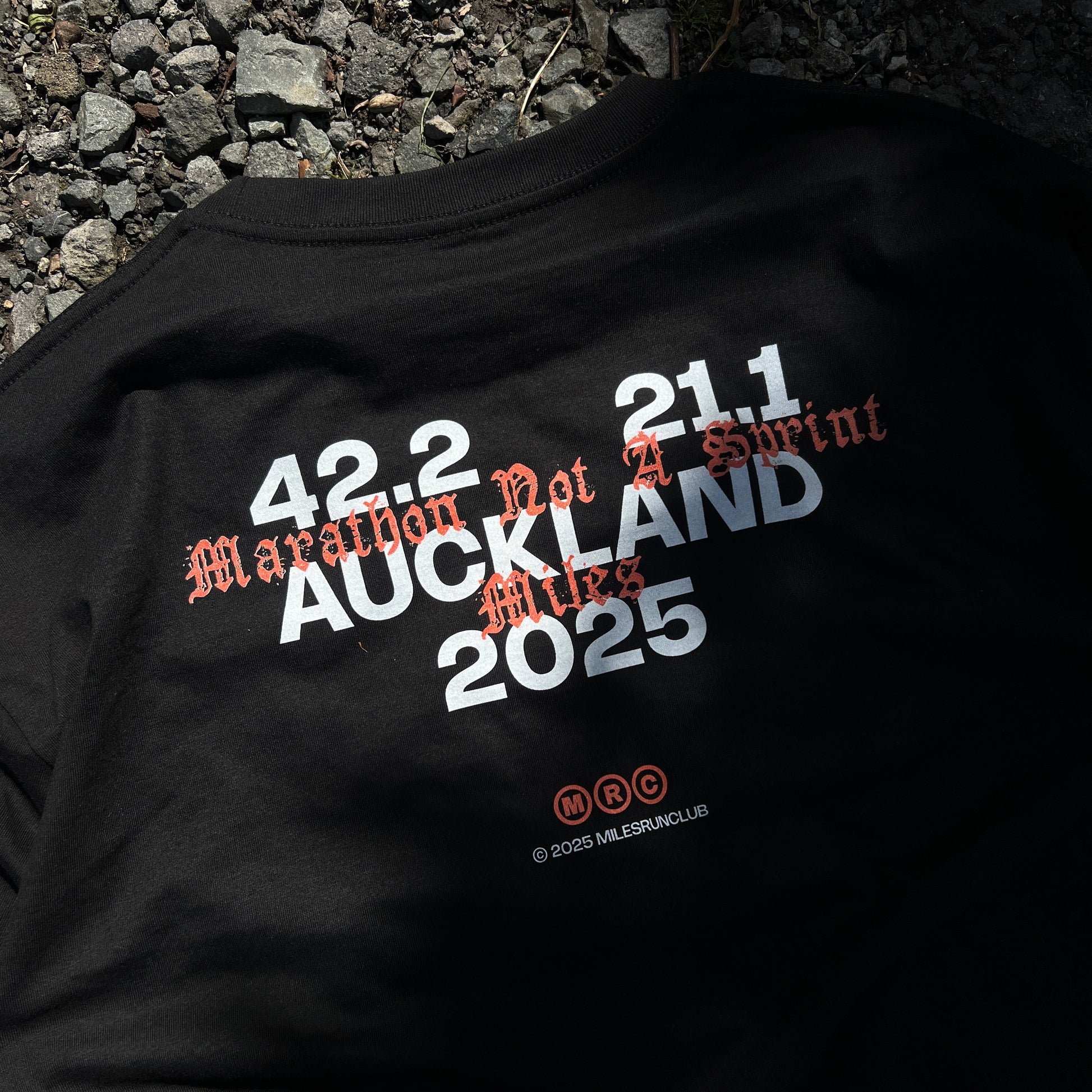 AKL MARA '25 OVERSIZED TEE - BLACK